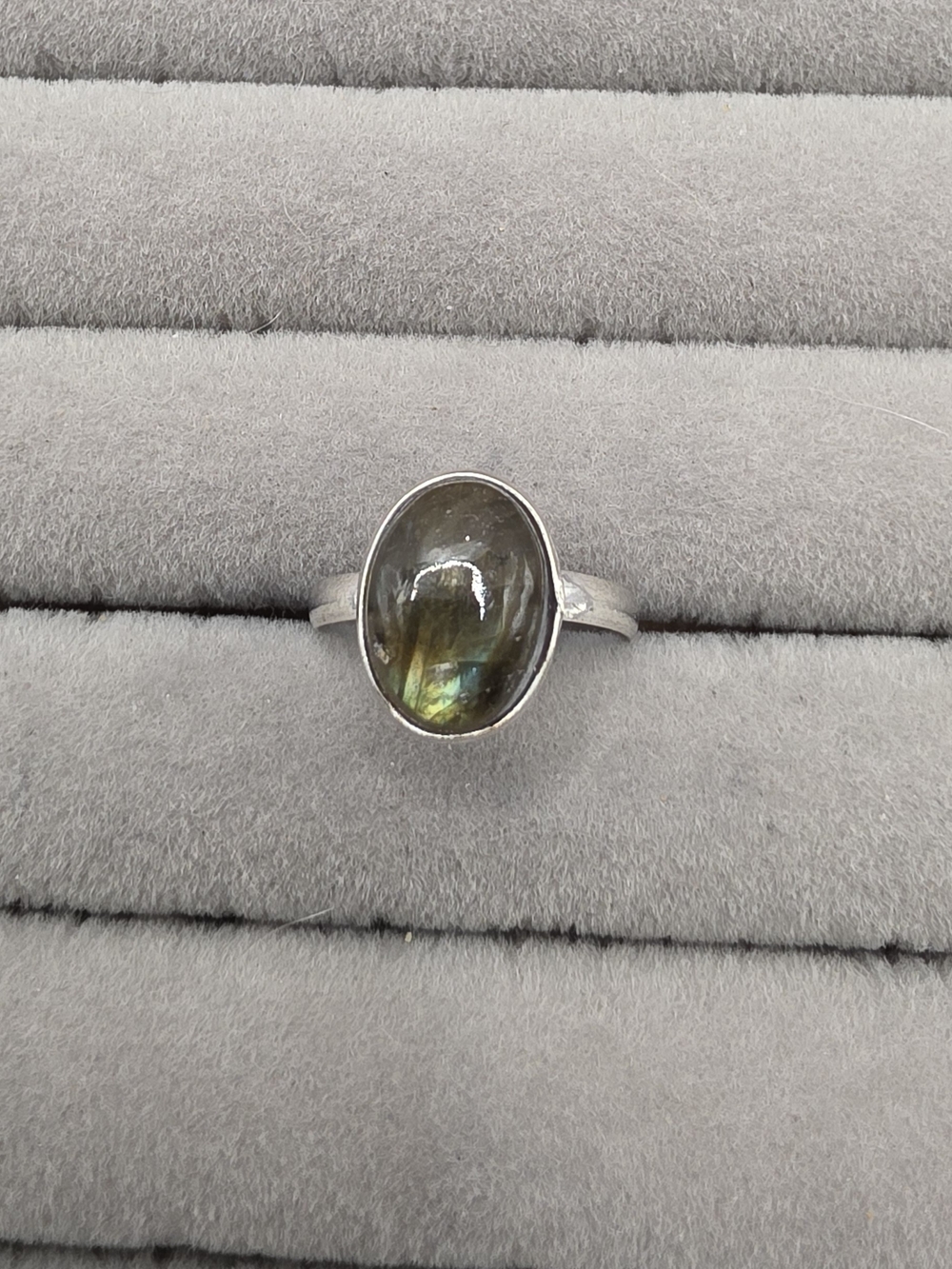 Silver Plated Labradorite Oval Ring Size 8 — Gray-Green Flash
